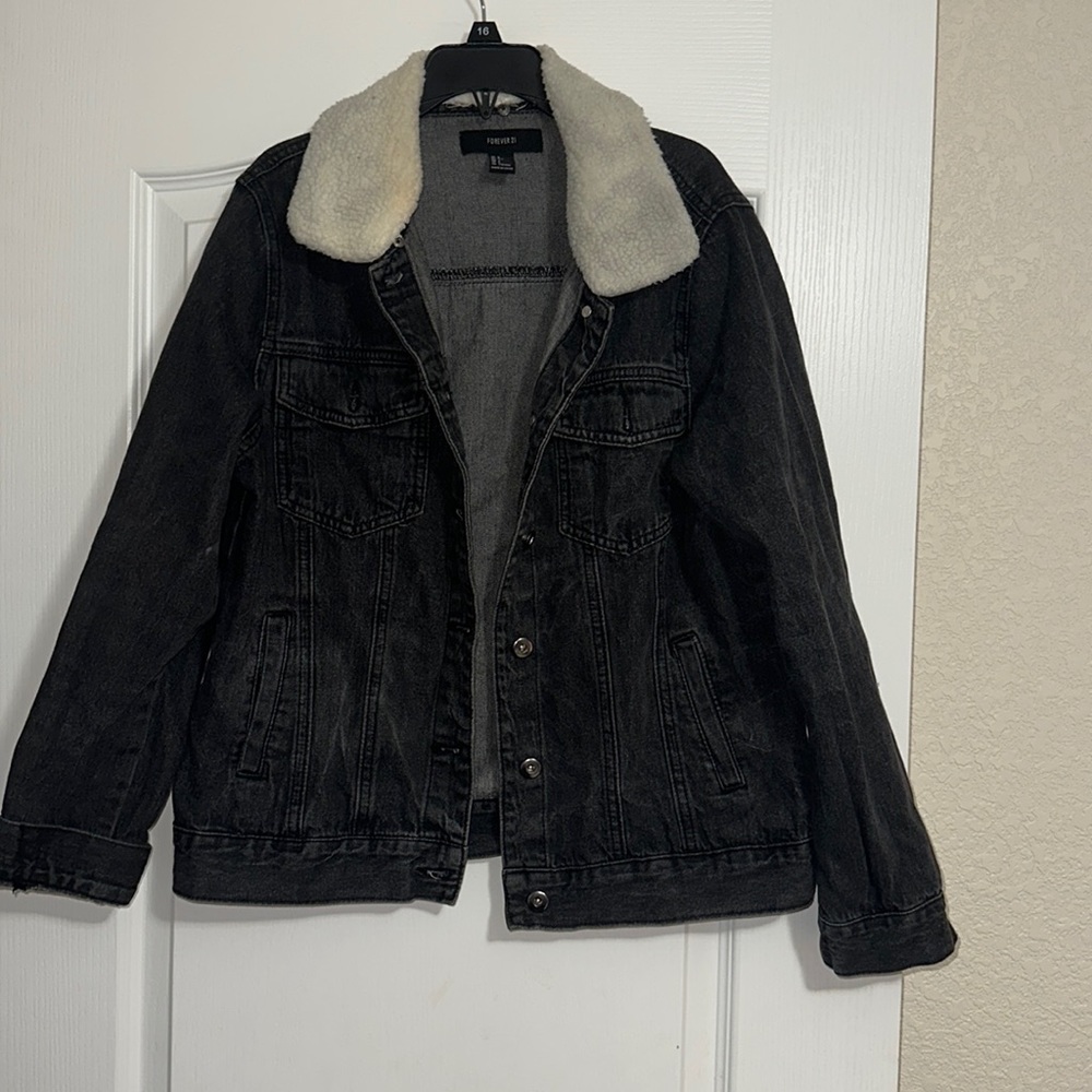 WOMENS LARGE BLACK JEAN JACKET FUR COLAR